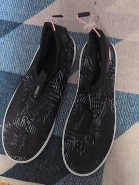 Speedo Women's Black Slip-On Water Sneakers with Pink Tabs